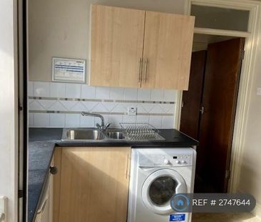 1 bedroom in a house share to rent - Photo 6