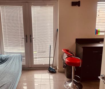 Room in a Shared House, South Parkway, LS14 - Photo 1