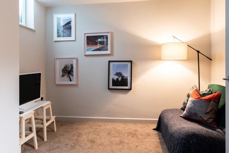4 Bed Terraced House, Station Parade, LS5 - Photo 3