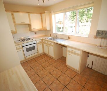 3 bedroom semi-detached house to rent - Photo 6