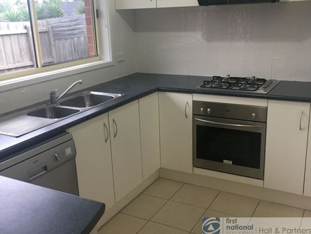 Charming 2-Bedroom Unit - Photo 2