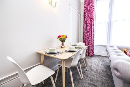 2 bedroom flat to rent - Photo 5