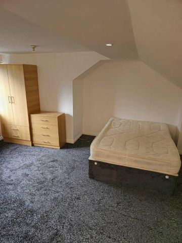 5 bedroom detached house to rent - Photo 3
