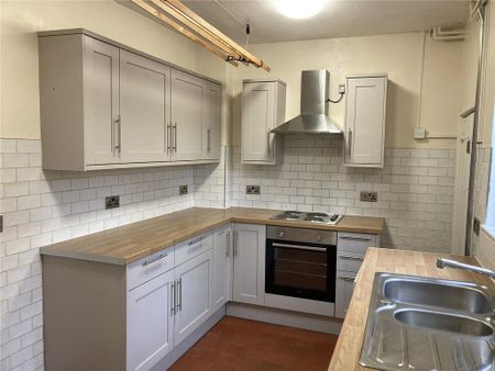 2 bedroom semi-detached house to rent - Photo 2