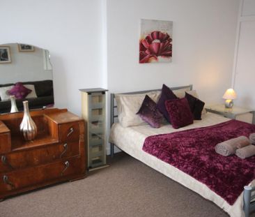 3 bedroom flat to rent - Photo 3