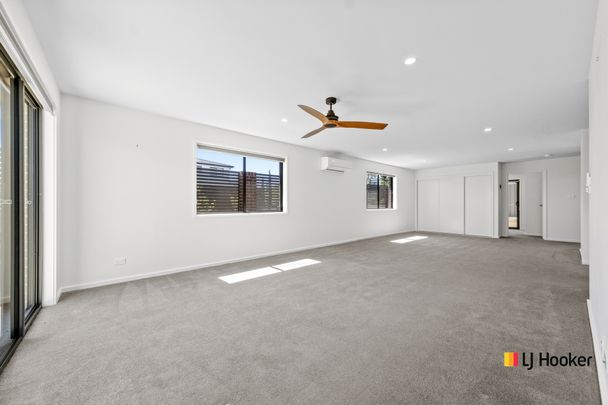 Spacious Townhouse With Great Outdoor Areas - Photo 1