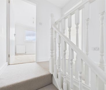 3 bedroom House To Let Total Size: 1206 SQ FT - Photo 6