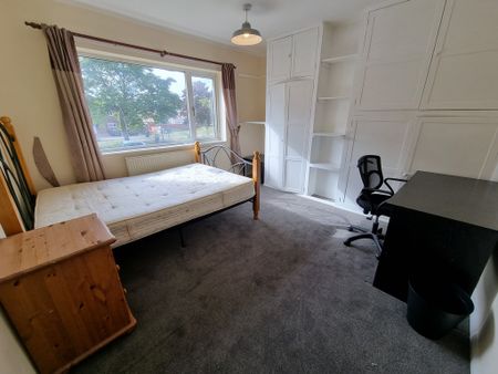 5 Bed Student Accommodation - Photo 2
