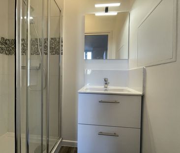 Beau T3 avec mise à disposition du mobilier entièrement rénové – Li... - Photo 3