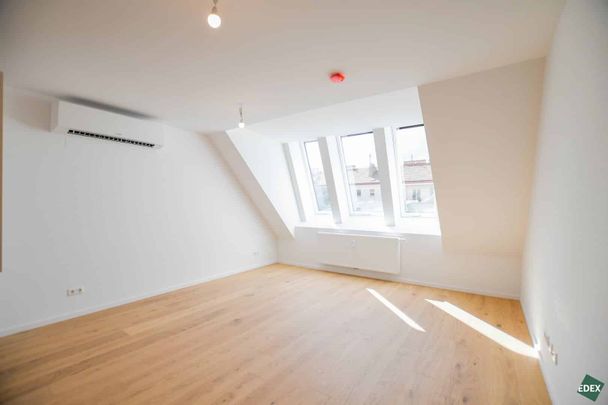 Erstbezug nach Sanierung: Charmante 2-Zimmer-Dachgeschoßwohnung mit Top-Lage - Photo 1