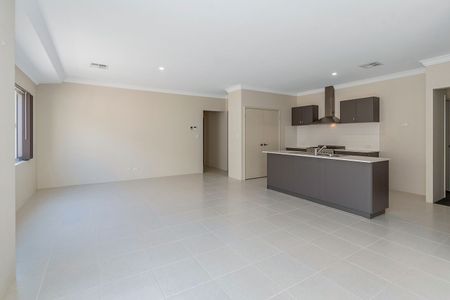 Four Bedroom Family Home in Baldivis - Photo 2