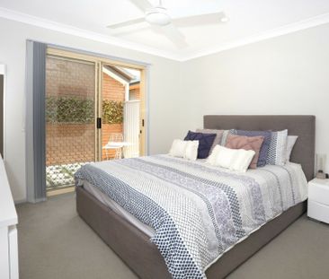 Charming Parkwood Home Close To The M1 - Photo 4