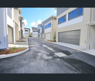 4 BEDROOM TOWNHOUSE WITH POOL - Photo 6