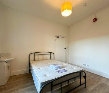 1 bedroom in a house share to rent - Photo 4