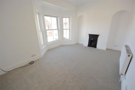 3 bedroom end of terrace house to rent - Photo 5