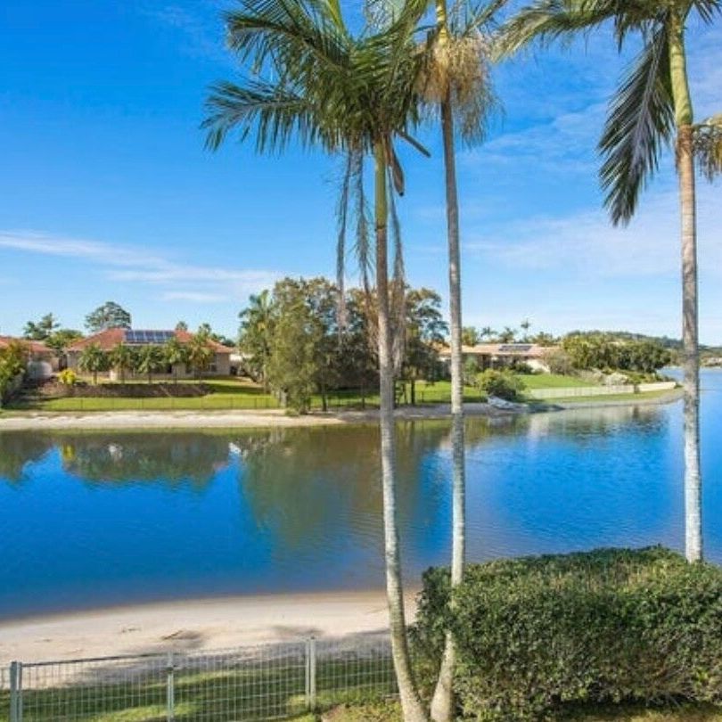 Burleigh Waters - Photo 1