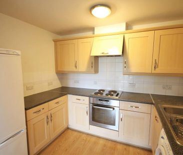 3 bedroom flat to rent - Photo 2