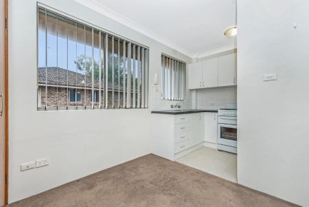 Bright & Convenient One-Bedroom Apartment for Lease in the Heart of Eastwood - Water Included - Photo 4