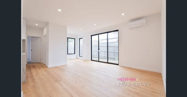 Spacious, Stylish & Super Convenient—Don’t Miss This! - Photo 1