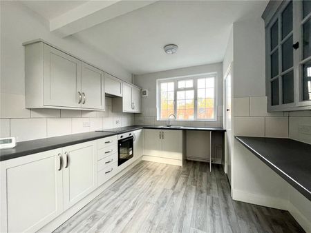 3 bedroom maisonette to rent - Photo 2