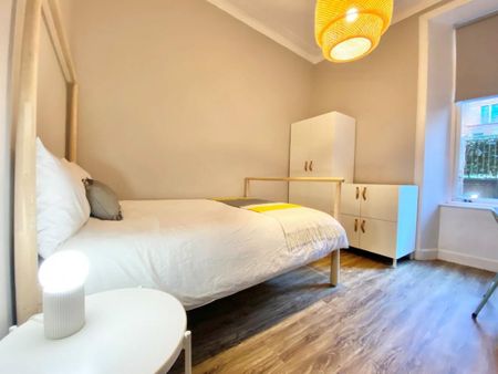 4 bedroom flat to rent - Photo 4