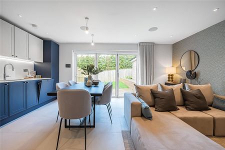 3 bedroom semi-detached house to rent - Photo 2