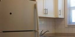 Spacious 2 Bedroom Apartment by McMaster University - Photo 2