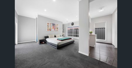 IMMACULATE, SPACIOUS AND IN A PRIME LOCATION - Photo 5