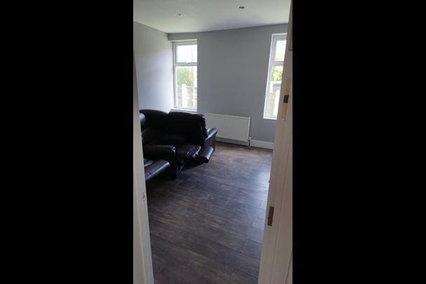 5 Bed Semi-Detached House, Albert Avenue, M25 - Photo 1
