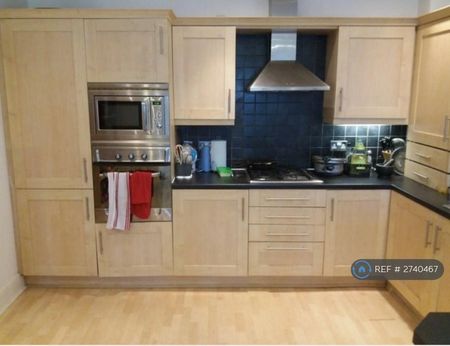 2 bedroom flat to rent - Photo 4