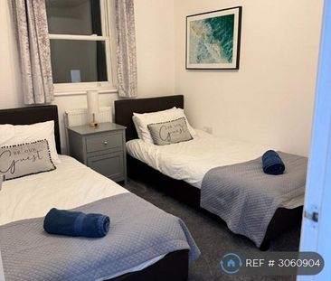 3 bedroom flat to rent - Photo 5