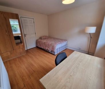 5 bedroom semi-detached house to rent - Photo 6