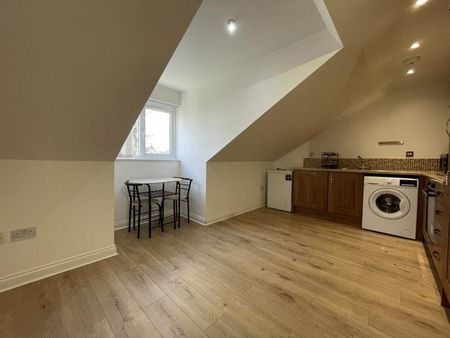 Cambridge Square, Middlesbrough - Photo 3