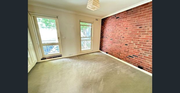 CHARMING TWO BEDROOM TERRACE - Photo 1