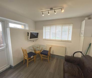 House share to rent - Photo 3