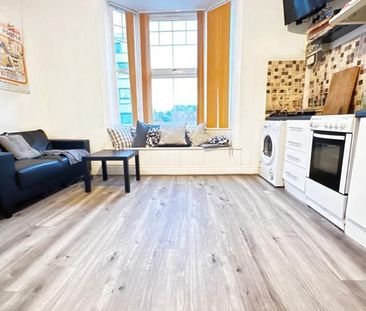 5 bedroom flat to rent - Photo 1