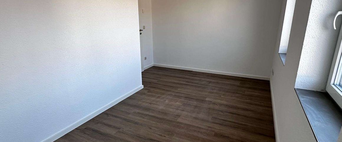 Moderne 3-Zimmer-Wohnung mit zwei Bädern im 1. Obergeschoss - Photo 1