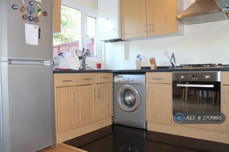 3 bedroom end of terrace house to rent - Photo 5