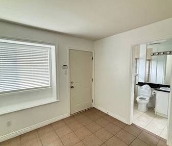 Vancouver-East Grd Flr 1 Bedroom Suite Priv Entrance - Photo 2