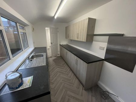 4 bedroom terraced house to rent - Photo 5