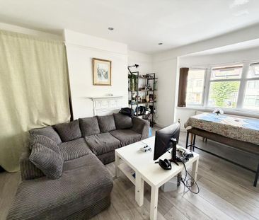 3 bedroom flat to rent - Photo 3