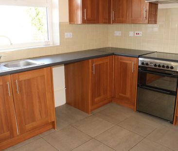 2 bedroom semi-detached bungalow to rent - Photo 2