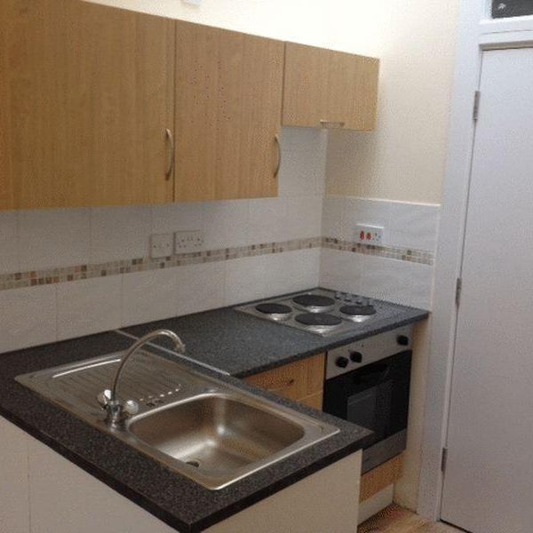 Studio to rent - Photo 1