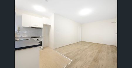 Sun-filled apartment - Photo 5