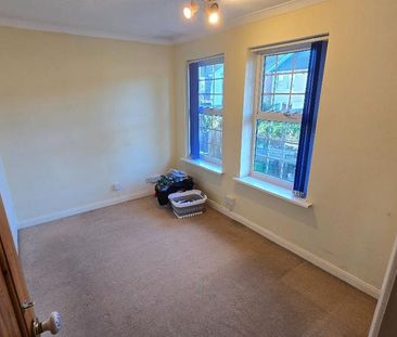 3 bedroom end of terrace house to rent - Photo 4