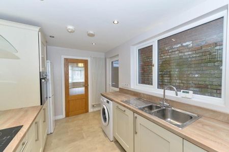 18 Hollycroft Avenue, Belfast, BT5 5JE - Photo 5