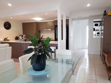 Beautiful 3 bedroom townhouse with DLUG - Photo 3