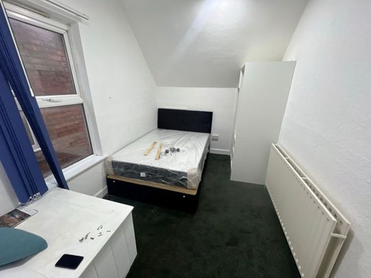 Room in a Shared House, Aldridge Road, B42 - Photo 1