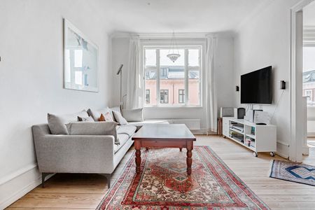 Skøn møbleret lejlighed med stor altan - Photo 2