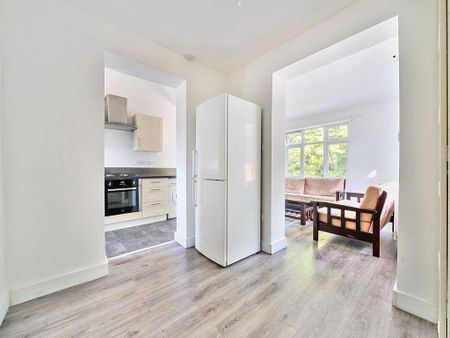 3 bedroom maisonette to rent - Photo 2